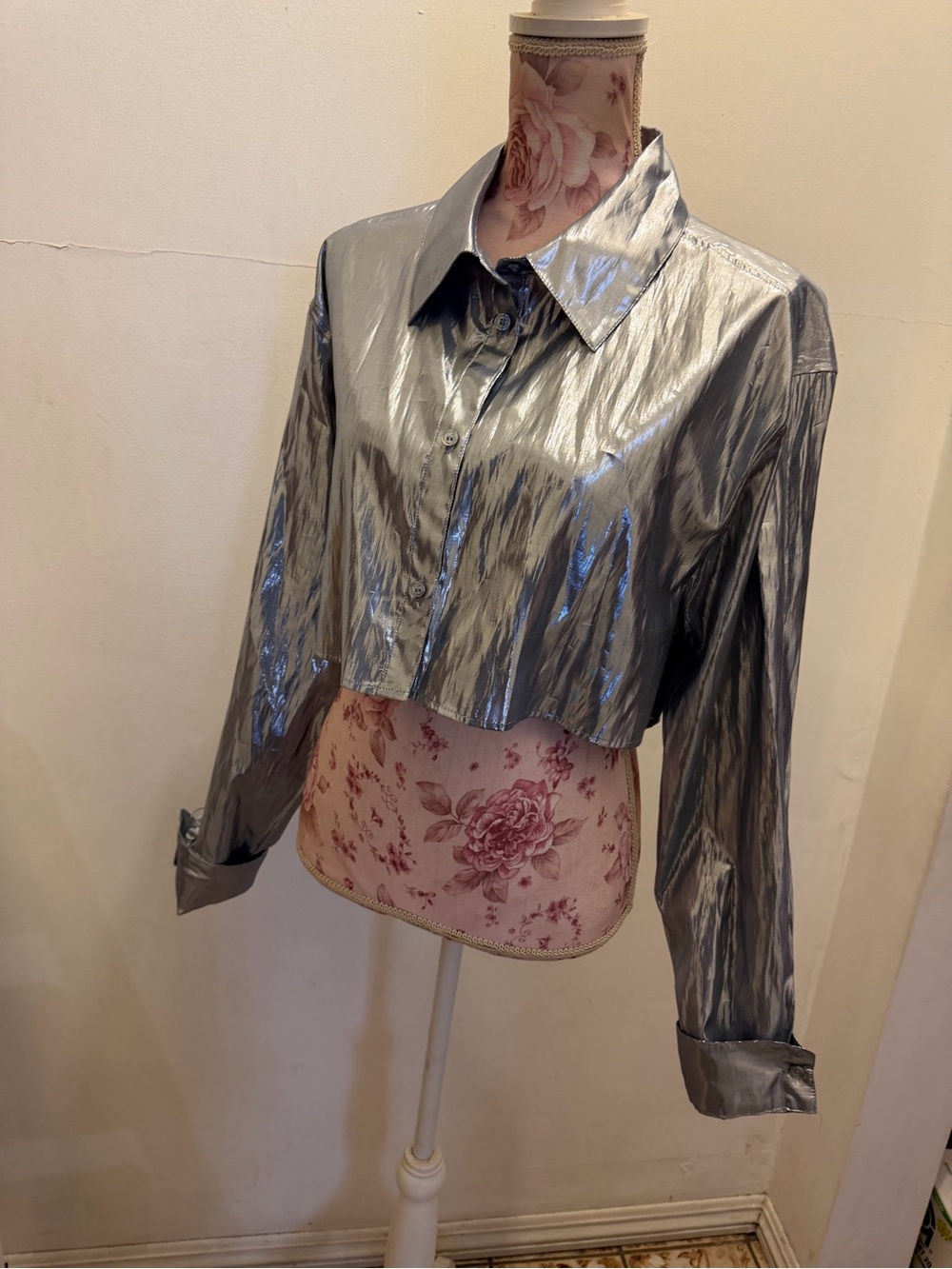H&M Silver Metallic Cropped Button-Down Shirt